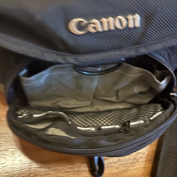 Canon 100EG Custom Gadget Bag
Water-repellent nylon
Carry handle
Shoulder strap - Picture 6 of 10